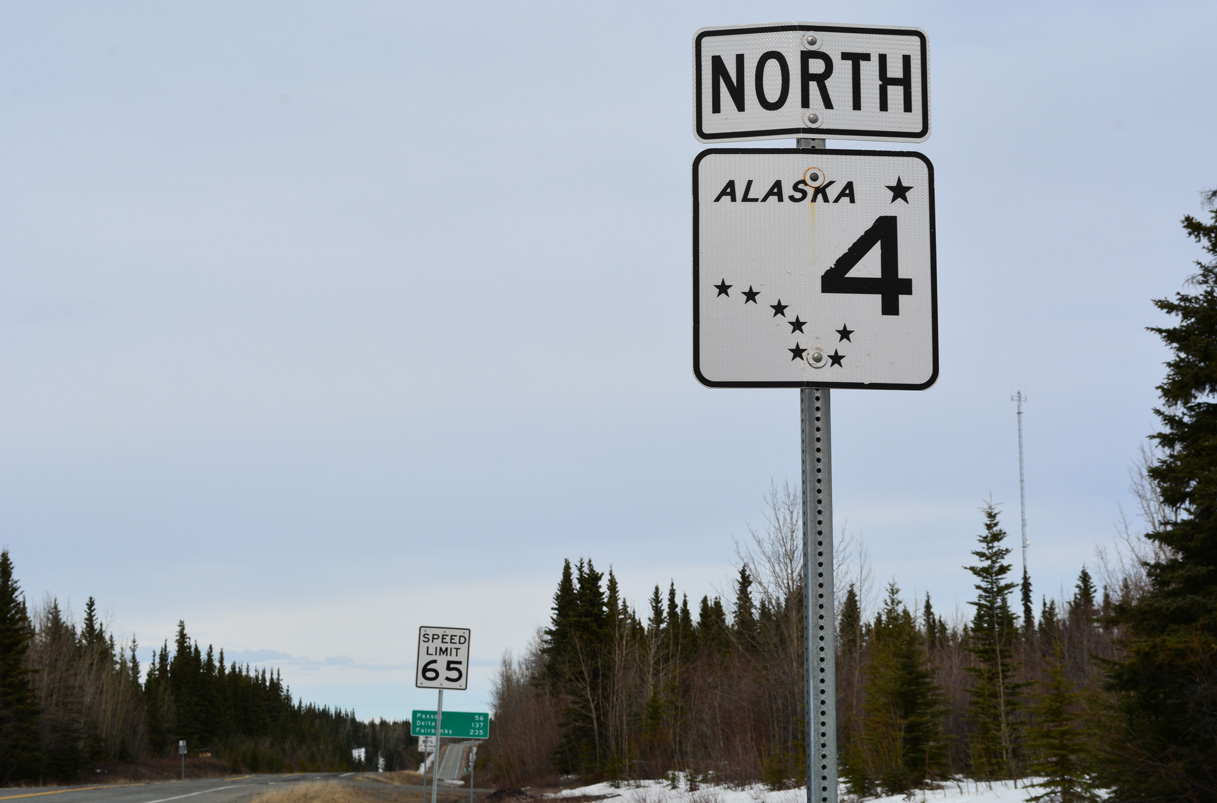 Confirming marker for Alaska State Route 4 north posted after SR 1 separates from Richardson Highway for Tok Cutoff Highway at Gakona.