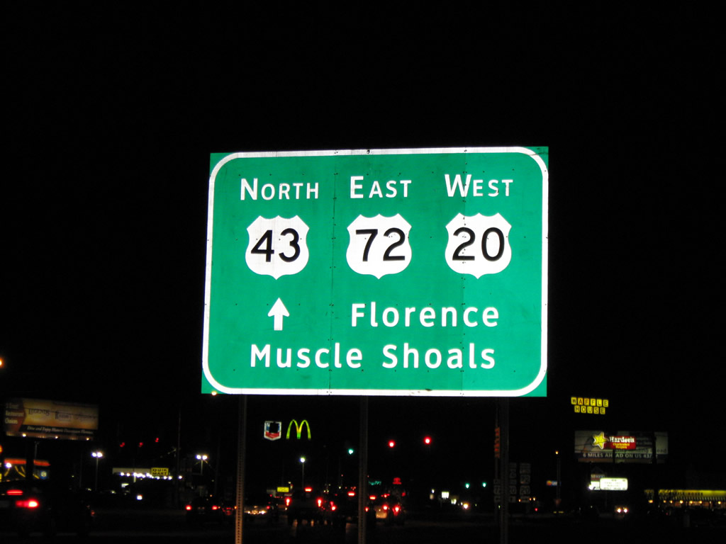 An erroneous gantry showing a U.S. 20 shield instead of Alabama 20.