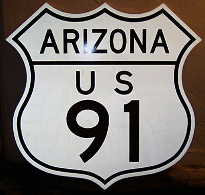 Replica of 1950s highway marker. Arizona never used this style (flat, cutout, round fonts).