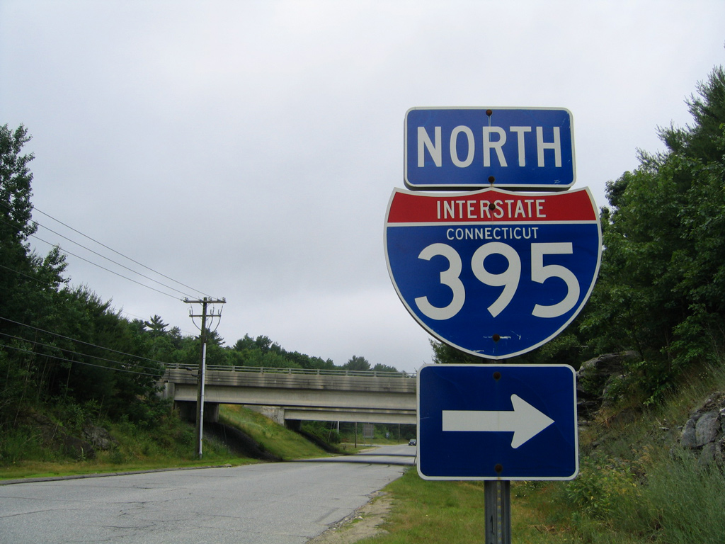 Wilsonville Road westbound at junction Interstate 395 (Exit 100).