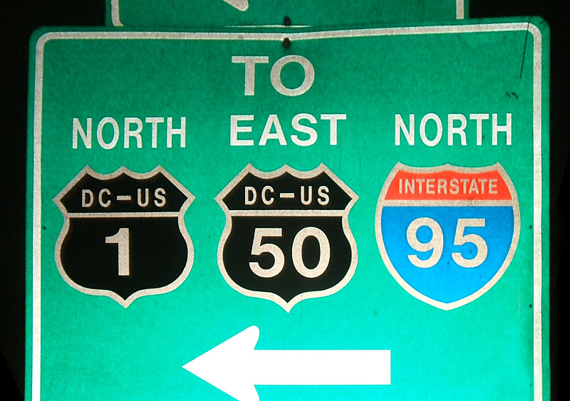 Green guide sign in Washington, DC - brand new, but with old-style shields.