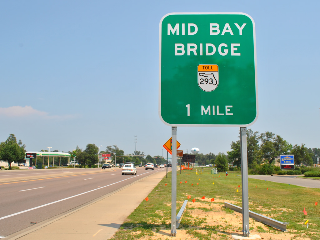 Guide sign for TOLL Florida 293 displaying the new MUTCD standard of black text on yellow background for tolled facilities.