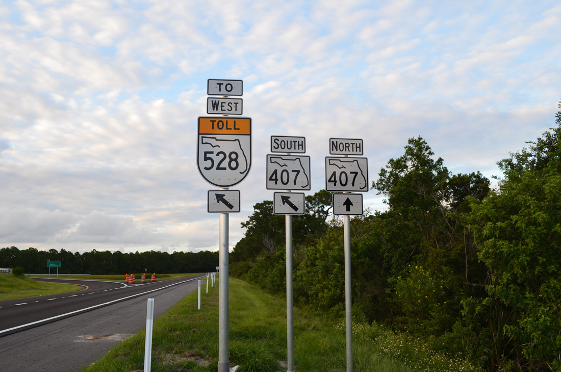 Trailblazer for Toll Florida 528 west along the off-ramp from Interstate 95 to Florida 407.