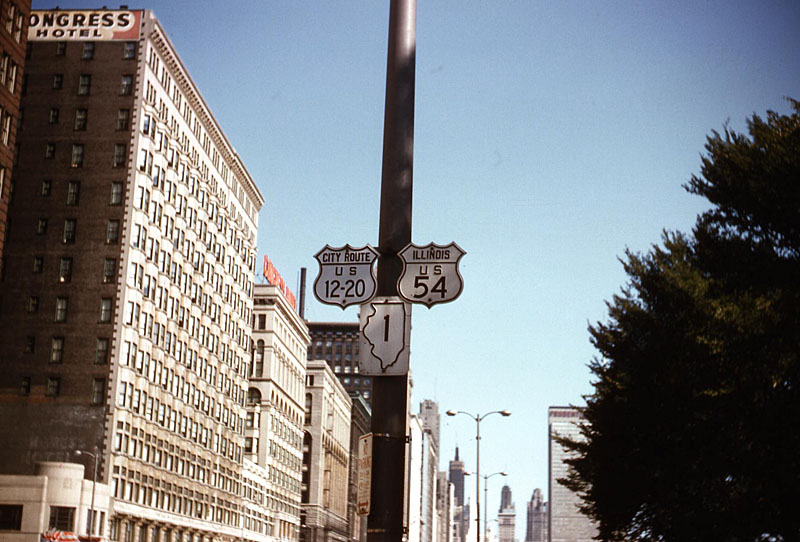 Michigan Avenue, Chicago. <br><br>
<i>A lucky shot of City Route US 12-20, albeit not yellow in Illinois.</i>