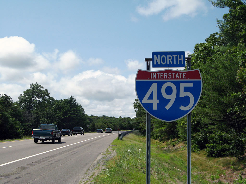 First Interstate 495 north reassurance shield after the interchange with Interstate 195 and Massachusetts 25.