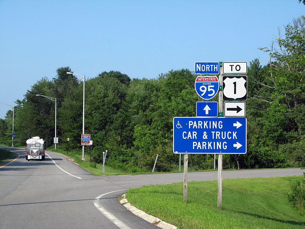 Interstate 95 and U.S. 1 trailblazer shields leaving the Maine Welcome Center.