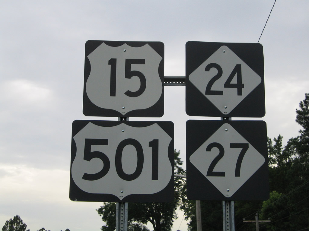 U.S. 15-501 south & North Carolina 24-27 westbound reassurance shield assembly posted on their shared alignment in Carthage.