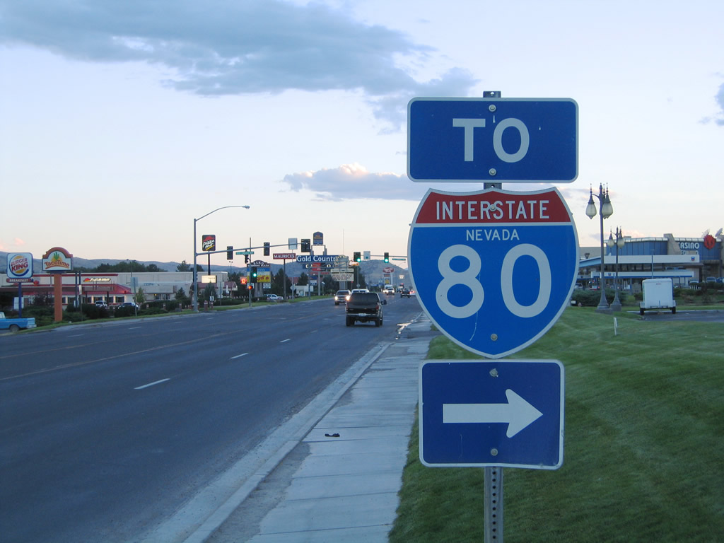 Interstate 80 trailblazer posted along Business Loop I-80 westbound ahead of East Jennings Way in Elko.
