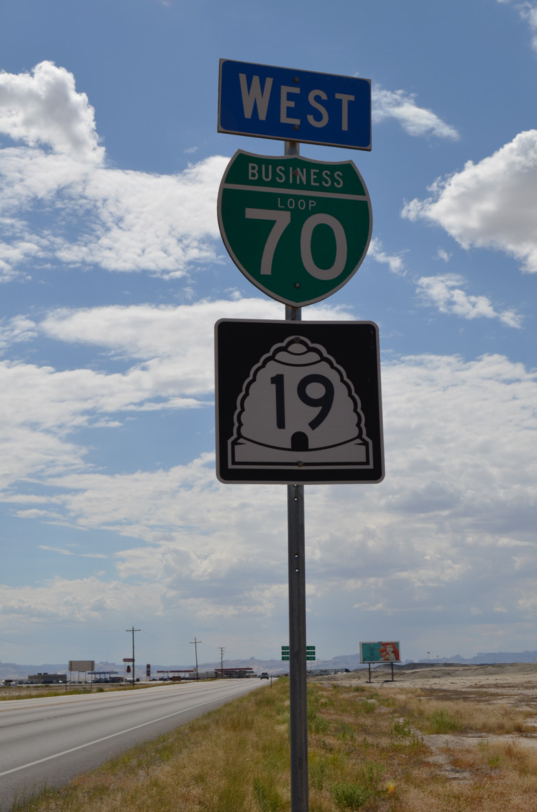 Business Loop I-70/SR 19 reassurance markers at Green River, Utah.