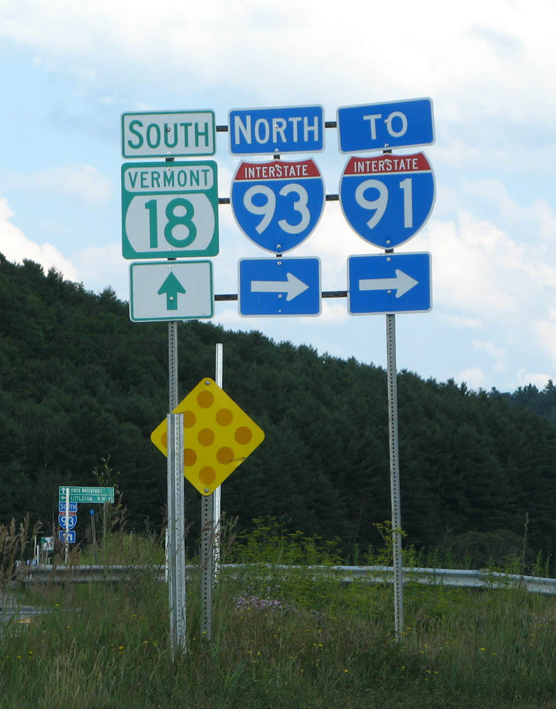 Trailblazer along southbound Vermont 18 for Interstate 93 and Interstate 91 near St. Johnsbury.